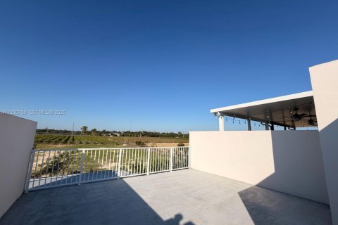 Touwnhouse à vendre à Homestead, Floride: 4 chambres, 129.88 m2 № 2025373 - photo 8