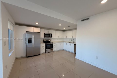 Touwnhouse à vendre à Homestead, Floride: 4 chambres, 129.88 m2 № 2025373 - photo 3