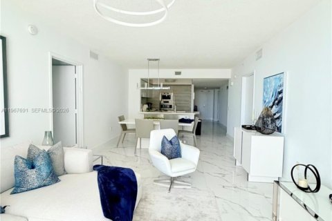 Condominio en Sunny Isles Beach, Florida, 2 dormitorios  № 2029515