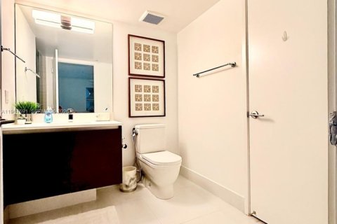 Condominio en venta en Sunny Isles Beach, Florida, 2 dormitorios, 141.58 m2 № 2029515 - foto 2