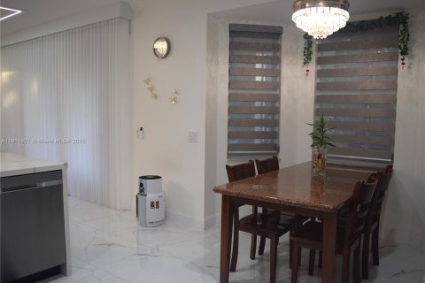 Casa en alquiler en Weston, Florida, 5 dormitorios, 273.23 m2 № 1971020 - foto 9