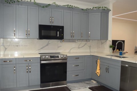 Casa en alquiler en Weston, Florida, 5 dormitorios, 273.23 m2 № 1971020 - foto 6