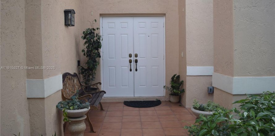 Casa en Weston, Florida 5 dormitorios, 273.23 m2 № 1971020