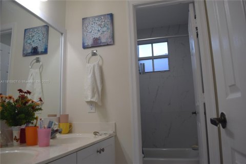 Casa en alquiler en Weston, Florida, 5 dormitorios, 273.23 m2 № 1971020 - foto 24