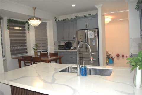 Casa en alquiler en Weston, Florida, 5 dormitorios, 273.23 m2 № 1971020 - foto 11