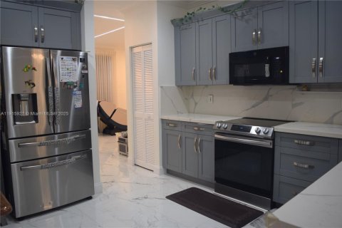 Casa en alquiler en Weston, Florida, 5 dormitorios, 273.23 m2 № 1971020 - foto 7