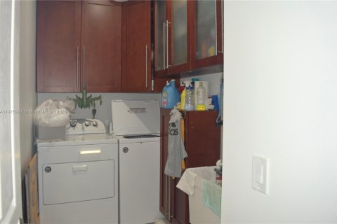 Casa en alquiler en Weston, Florida, 5 dormitorios, 273.23 m2 № 1971020 - foto 13