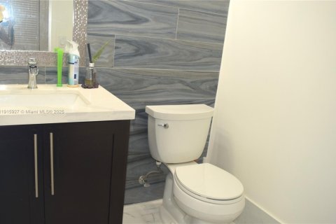 Casa en alquiler en Weston, Florida, 5 dormitorios, 273.23 m2 № 1971020 - foto 12