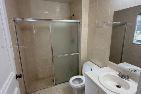 Townhouse in Palm Springs, Florida 3 bedrooms, 126.81 sq.m. № 1882543 - photo 6