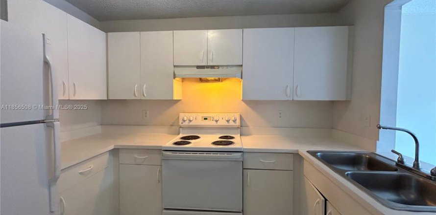 Touwnhouse à Palm Springs, Floride 3 chambres, 126.81 m2 № 1882543