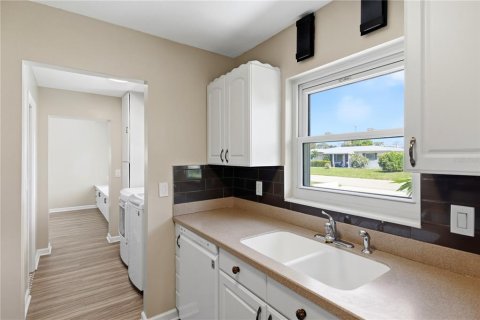 Villa ou maison à vendre à Venice, Floride: 2 chambres, 131.83 m2 № 2298379 - photo 11