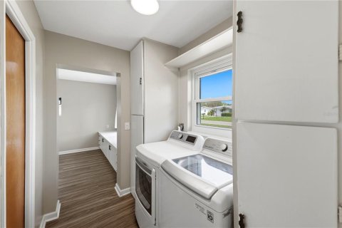Villa ou maison à vendre à Venice, Floride: 2 chambres, 131.83 m2 № 2298379 - photo 15
