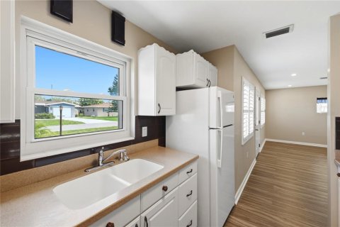 Villa ou maison à vendre à Venice, Floride: 2 chambres, 131.83 m2 № 2298379 - photo 14