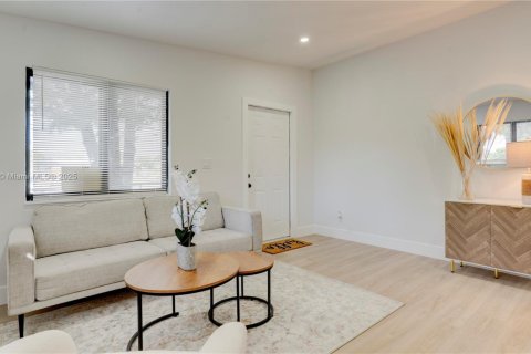 Casa en venta en Oakland Park, Florida, 4 dormitorios, 109.62 m2 № 1971027 - foto 14