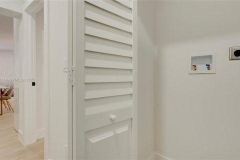 Casa en venta en Oakland Park, Florida, 4 dormitorios, 109.62 m2 № 1971027 - foto 18