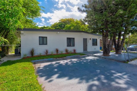 Casa en venta en Oakland Park, Florida, 4 dormitorios, 109.62 m2 № 1971027 - foto 1