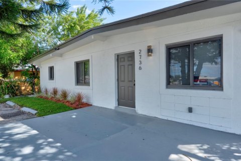 Casa en venta en Oakland Park, Florida, 4 dormitorios, 109.62 m2 № 1971027 - foto 3