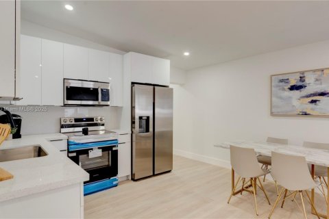 Casa en venta en Oakland Park, Florida, 4 dormitorios, 109.62 m2 № 1971027 - foto 8