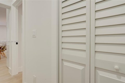 Casa en venta en Oakland Park, Florida, 4 dormitorios, 109.62 m2 № 1971027 - foto 19