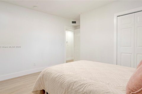 Casa en venta en Oakland Park, Florida, 4 dormitorios, 109.62 m2 № 1971027 - foto 27