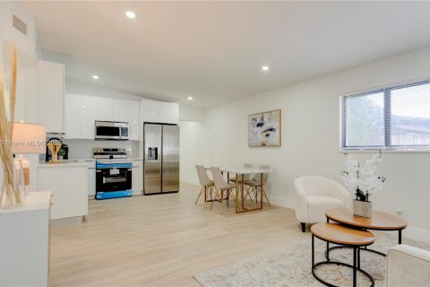 Casa en venta en Oakland Park, Florida, 4 dormitorios, 109.62 m2 № 1971027 - foto 5