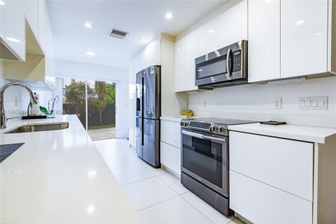 Купить таунхаус в Дирфилд-Бич, Флорида 3 спальни, 135.82м2, № 2048592 - фото 11