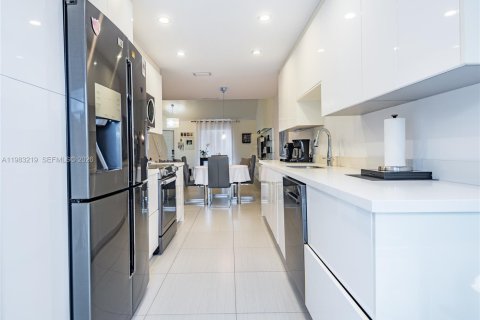 Купить таунхаус в Дирфилд-Бич, Флорида 3 спальни, 135.82м2, № 2048592 - фото 9