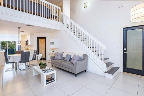 Купить таунхаус в Дирфилд-Бич, Флорида 3 спальни, 135.82м2, № 2048592 - фото 2