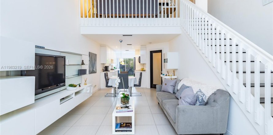 Таунхаус в Дирфилд-Бич, Флорида 3 спальни, 135.82м2 № 2048592