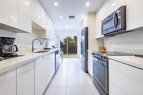 Купить таунхаус в Дирфилд-Бич, Флорида 3 спальни, 135.82м2, № 2048592 - фото 8