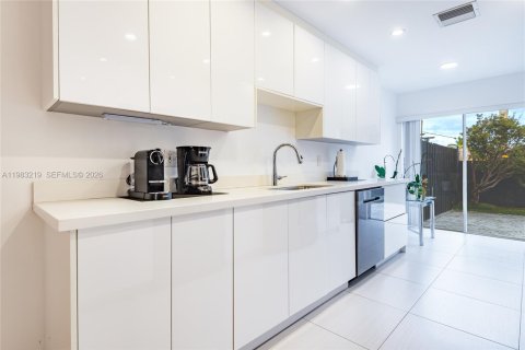 Купить таунхаус в Дирфилд-Бич, Флорида 3 спальни, 135.82м2, № 2048592 - фото 10