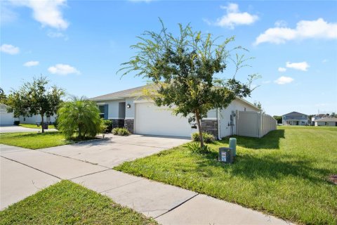 House in TIVOLI RESERVE in Davenport, Florida 4 bedrooms, 161.28 sq.m. № 1856224 - photo 4