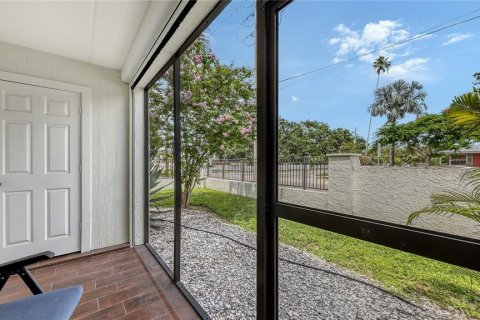 Condominio en venta en Sarasota, Florida, 2 dormitorios, 72.84 m2 № 1841691 - foto 8