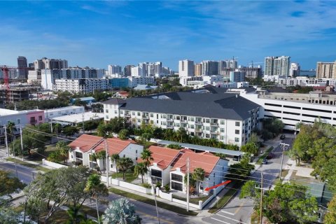 Condominio en venta en Sarasota, Florida, 2 dormitorios, 72.84 m2 № 1841691 - foto 1