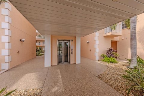 Condo in Venice, Florida, 3 bedrooms № 2199458 - photo 3