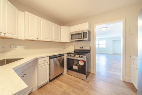 Condominio en venta en Lauderhill, Florida, 2 dormitorios, 114.27 m2 № 1958937 - foto 2