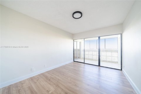 Condominio en venta en Lauderhill, Florida, 2 dormitorios, 114.27 m2 № 1958937 - foto 12