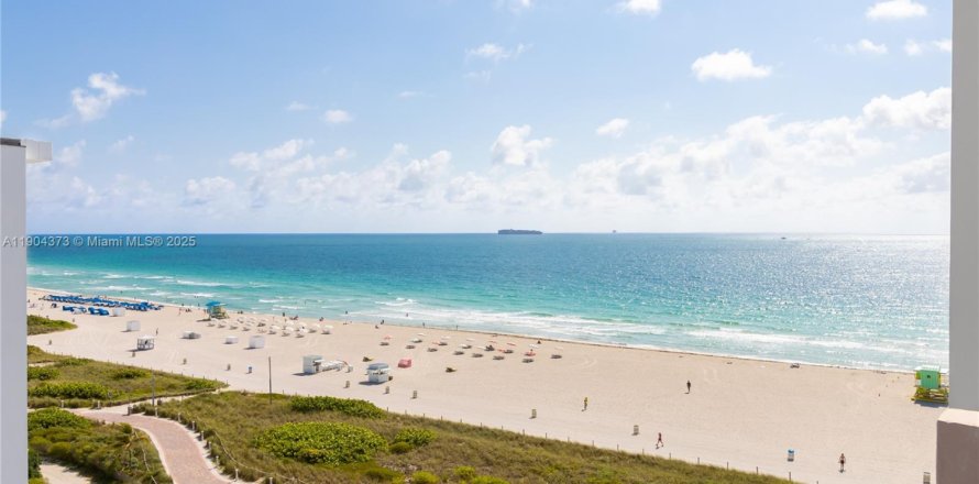 Студия в кондо в Майами-Бич, Флорида № 1955861