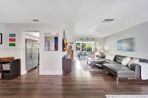 House in Hollywood, Florida 3 bedrooms, 137.31 sq.m. № 1891163 - photo 5