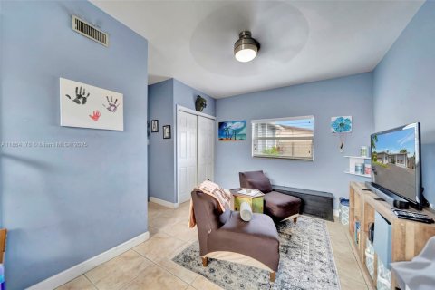 House in Hollywood, Florida 3 bedrooms, 137.31 sq.m. № 1891163 - photo 29