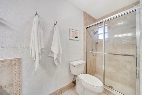 House in Hollywood, Florida 3 bedrooms, 137.31 sq.m. № 1891163 - photo 25