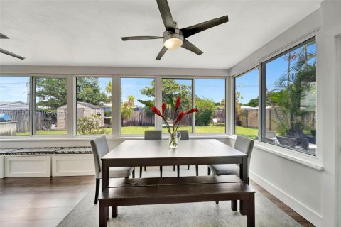 House in Hollywood, Florida 3 bedrooms, 137.31 sq.m. № 1891163 - photo 10