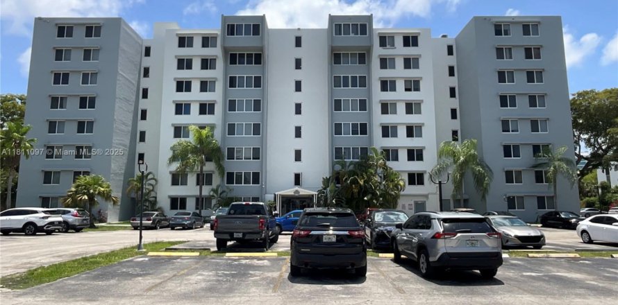 Кондоминиум с 1 спальней в Майами, Флорида № 1956742