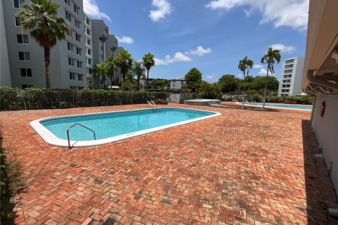 Купить кондоминиум в Майами, Флорида 1 спальня, 64.94м2, № 1956742 - фото 2
