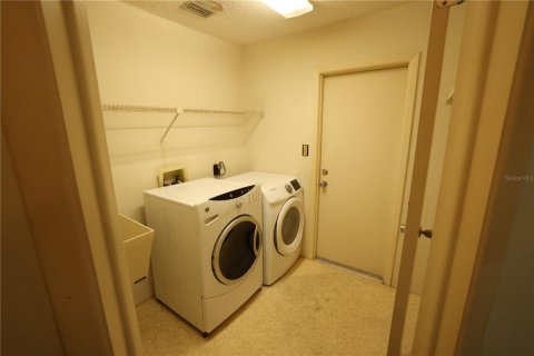 House in Port Richey, Florida 3 bedrooms, 181.44 sq.m. № 1879795 - photo 28