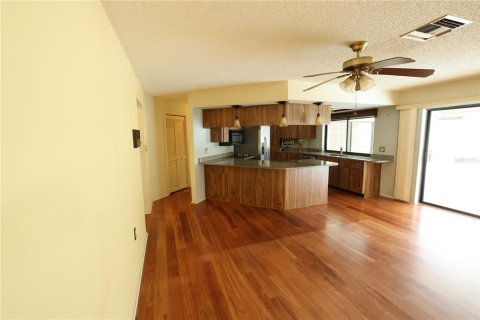 House in Port Richey, Florida 3 bedrooms, 181.44 sq.m. № 1879795 - photo 9