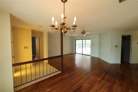 House in Port Richey, Florida 3 bedrooms, 181.44 sq.m. № 1879795 - photo 4