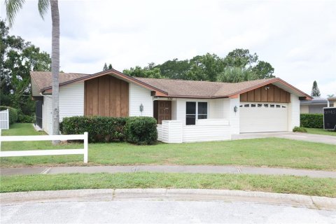 House in Port Richey, Florida 3 bedrooms, 181.44 sq.m. № 1879795 - photo 1