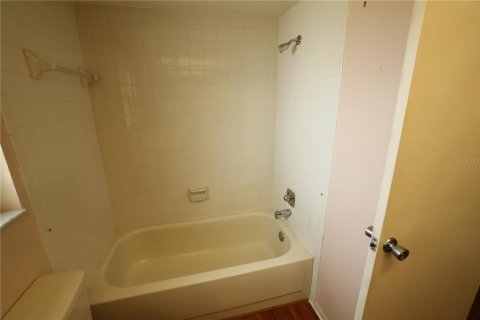 House in Port Richey, Florida 3 bedrooms, 181.44 sq.m. № 1879795 - photo 14