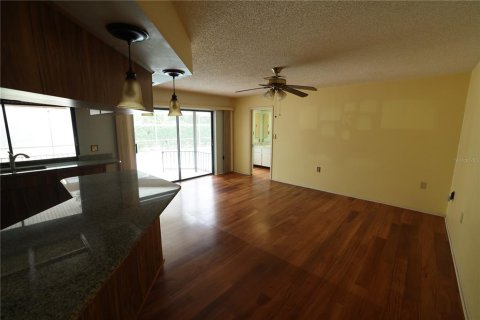 House in Port Richey, Florida 3 bedrooms, 181.44 sq.m. № 1879795 - photo 8